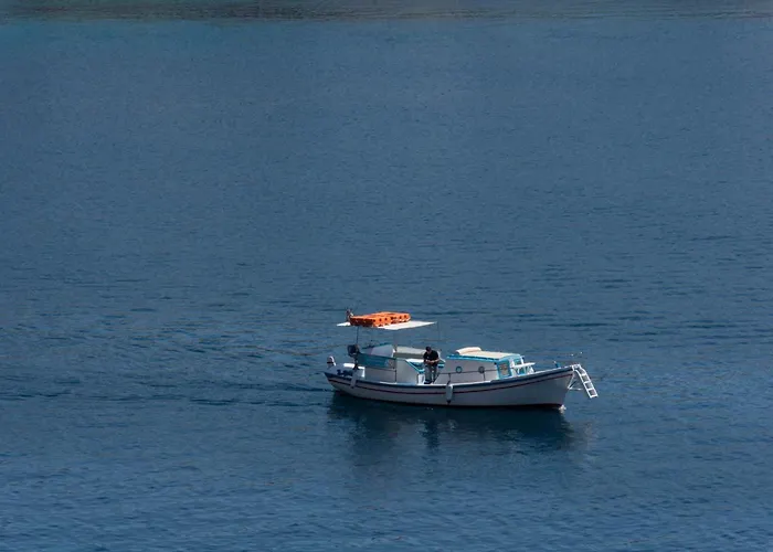 Mykonos Azure מלון דירות 4*