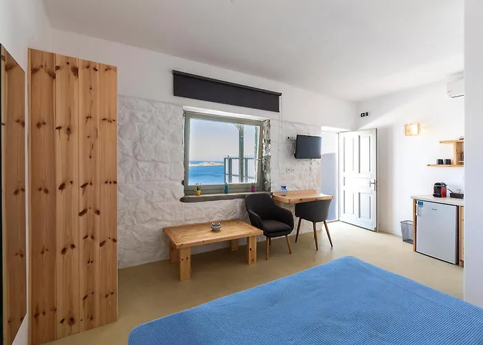 Mykonos Azure מלון דירות 4*